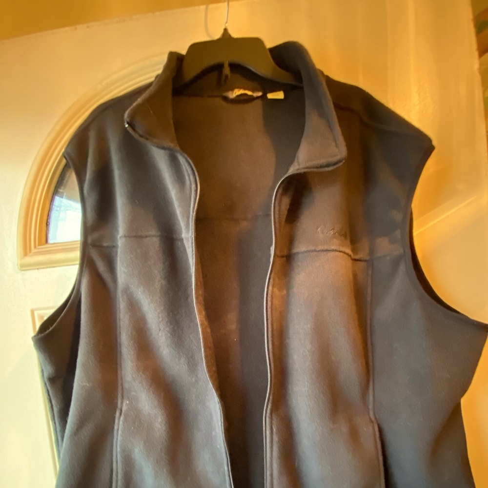 Cabelas Black vest NWOT